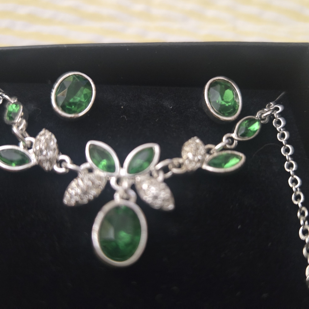Elegant Silver and Green Jewelry Set